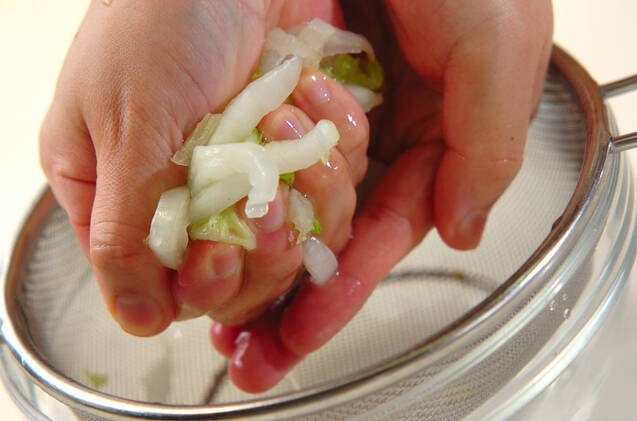 ゆで白菜とちくわの甘酢和えの作り方の手順3