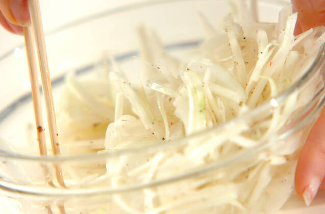 玉ネギのかき揚げの作り方の手順1