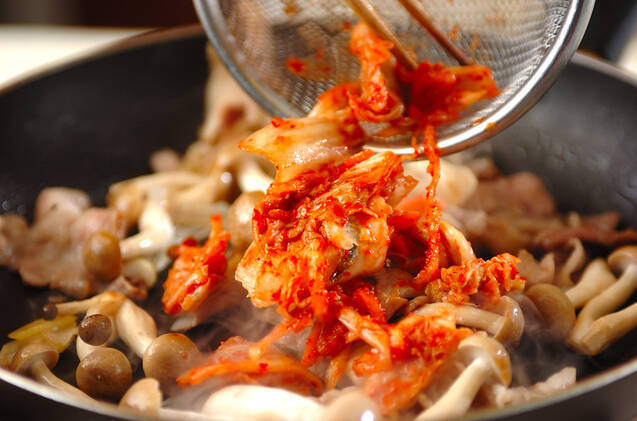 豚肉と野菜のキムチ炒めの作り方の手順2