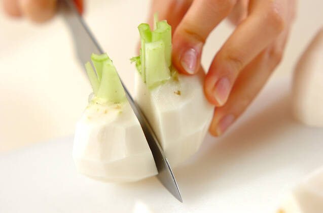 がんもどきと小カブの煮物の作り方の手順1