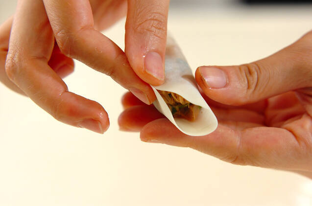 ツナと大葉の揚げ焼き餃子の作り方の手順3