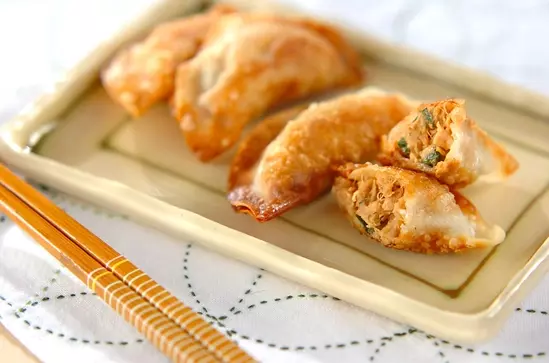 ツナと大葉の揚げ焼き餃子 副菜 レシピ 作り方 E レシピ 料理のプロが作る簡単レシピ