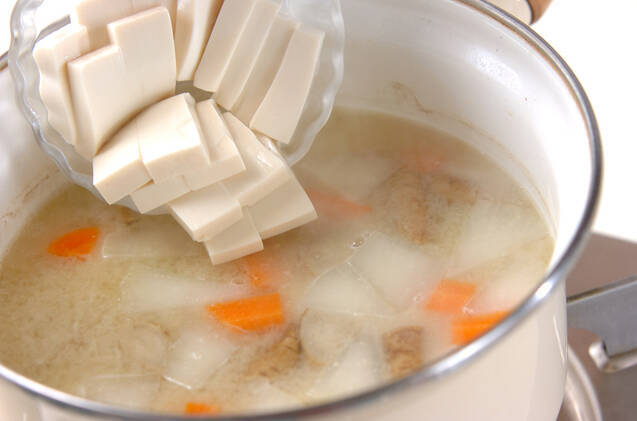 豆腐と根菜の麦みそ汁の作り方の手順5