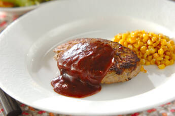 ハンバーグのトウモロコシ添え