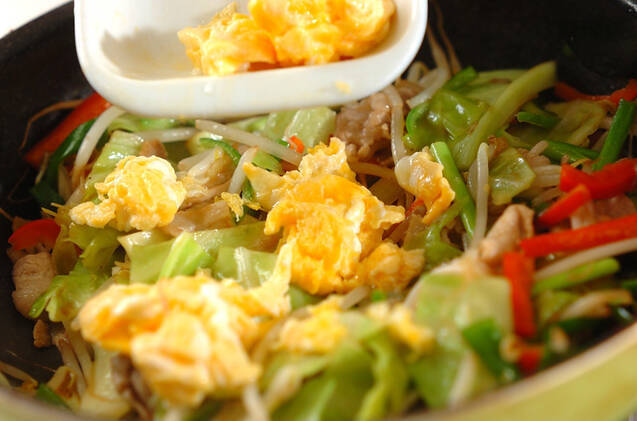 オイスターが決め手！ふわふわ卵入り彩り野菜炒めの作り方の手順8