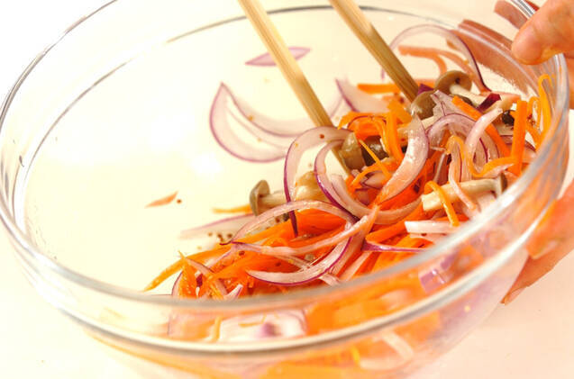 ニンジンとシメジのサラダの作り方の手順8