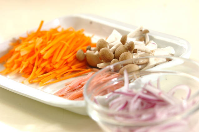 ニンジンとシメジのサラダの作り方の手順1