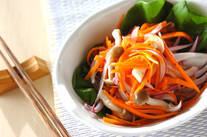 ニンジンとシメジのサラダ