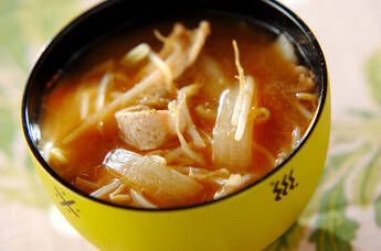 モヤシと豚肉のみそ汁