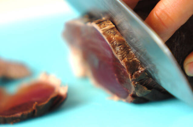 サラダ仕立てカツオのたたきの作り方の手順1