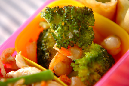 エビとブロッコリーのアンチョビ炒め