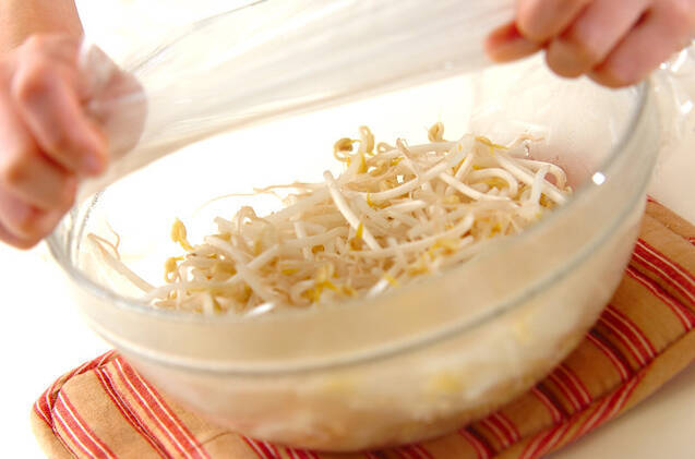 レンジで簡単！無限もやしと卵蒸しの作り方の手順1