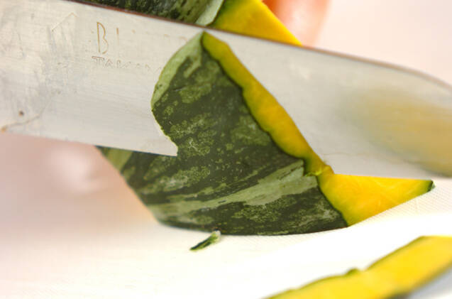 カボチャのみそ汁の作り方の手順1