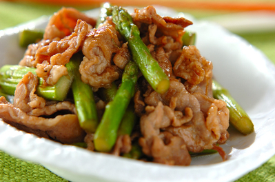 ご飯がすすむ スタミナ豚肉とアスパラの炒め物 レシピ 作り方 E レシピ 料理のプロが作る簡単レシピ