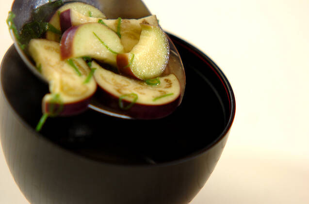 ナスと油揚げのみそ汁の作り方の手順4