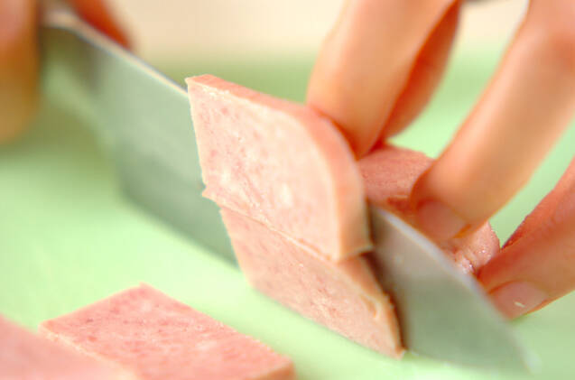 カリカリポークのサラダの作り方の手順1