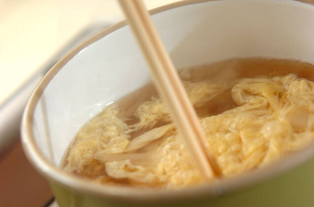 ふんわり卵とワカメのお吸い物の作り方の手順5