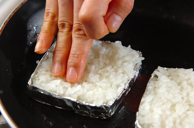 チーズカツライスバーガーの作り方の手順4