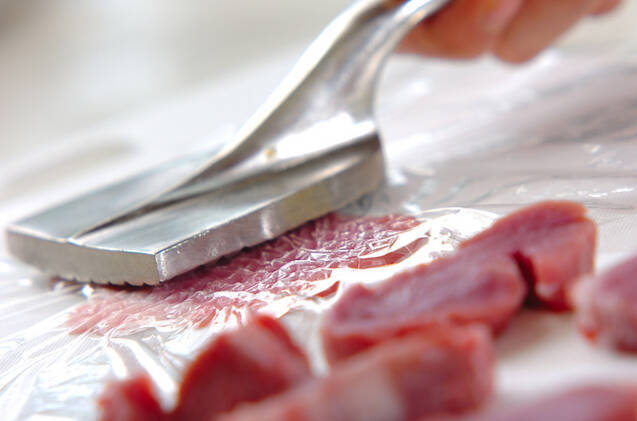 豚肉のピカタの作り方の手順1