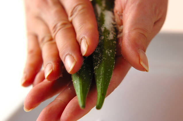 野菜のピリ辛甘酢塩麹漬けの作り方の手順2