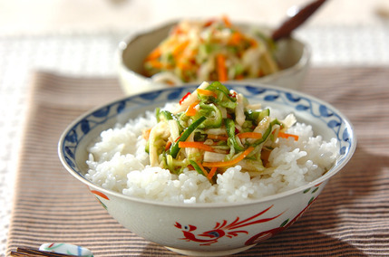 野菜のピリ辛甘酢塩麹漬け