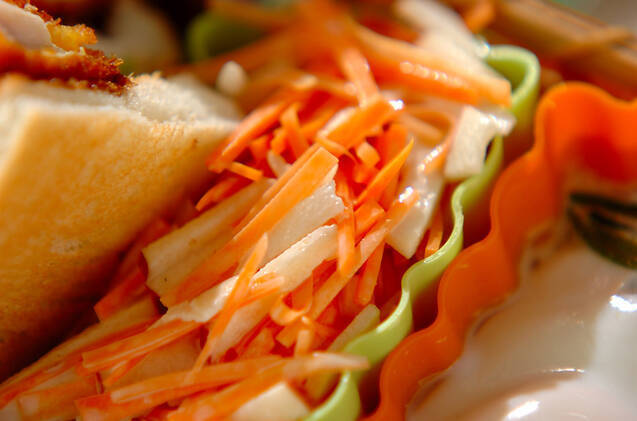 ニンジンとリンゴのサラダ