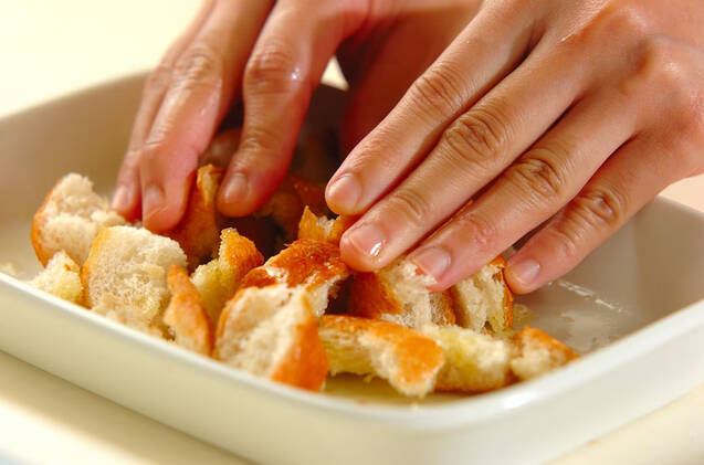 手作りクルトンのシーザーズサラダの作り方の手順3