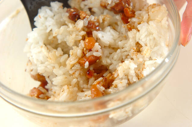 焼き鳥缶ご飯の温泉卵のせの作り方の手順2
