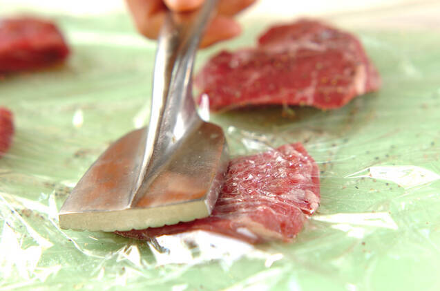 牛肉のソースカツの作り方の手順1