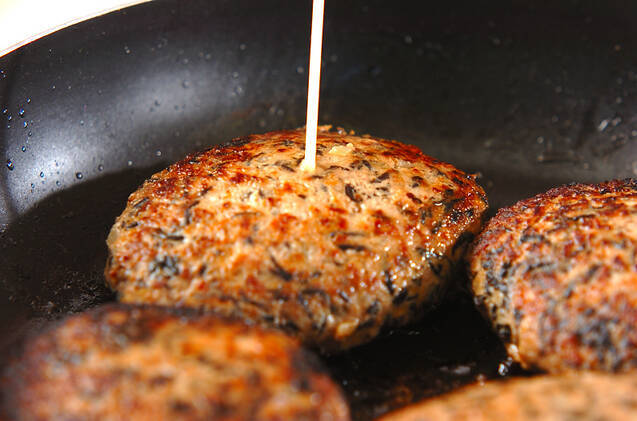 芽ヒジキ入りハンバーグの作り方の手順7