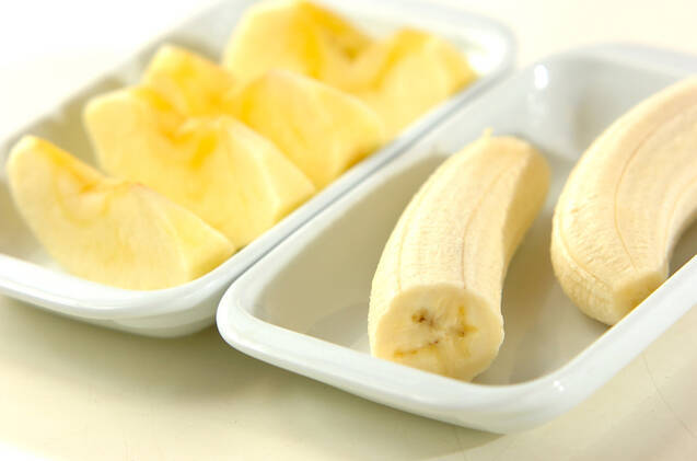リンゴとバナナのソテーの作り方の手順1