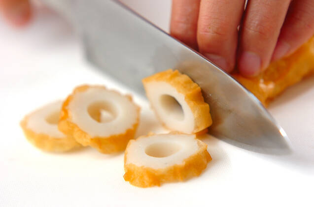 ちくわとレンコンのみそ汁の作り方の手順1