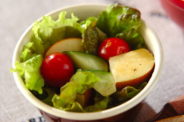 リンゴのサラダ