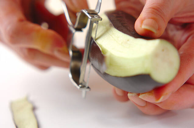 ナスのみそ汁の作り方の手順1