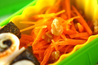 ニンジンとクルミのサラダ