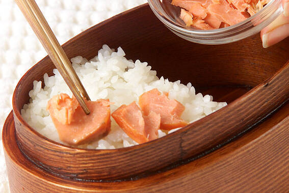 塩鮭とごはんの作り方の手順1