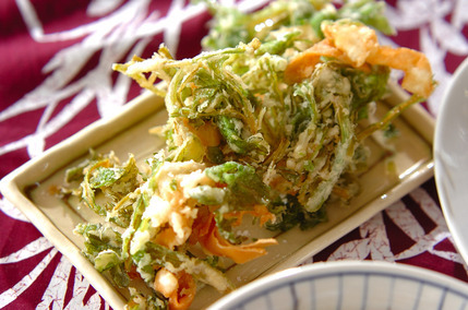 春菊と春巻きの皮のかき揚げ