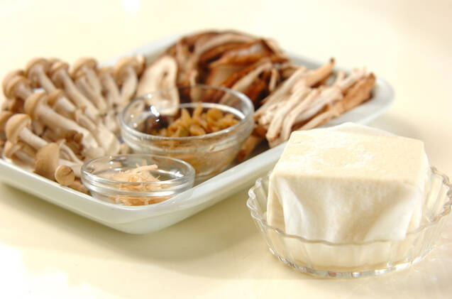 豆腐とキノコのカリカリ炒めの作り方の手順1