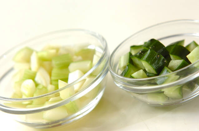 セロリとヒジキのタラコマヨ和えの作り方の手順1