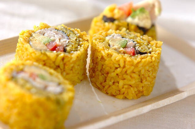 鶏手羽とアボカドのカレーロール