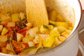 彩り野菜をたっぷり！人気のラタトゥイユ 鍋で煮込むだけの作り方2