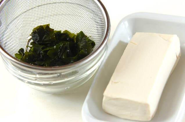 レンジでワカメ入り卵焼きの作り方の手順1