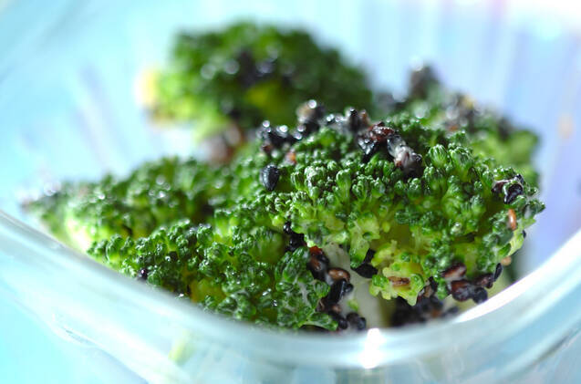 ブロッコリーの黒ゴマ和え