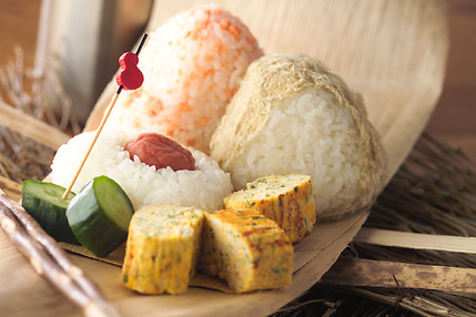 とろろ昆布巻きおにぎり