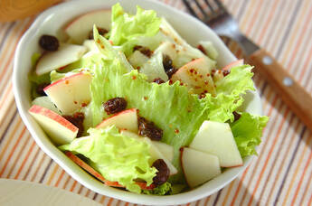 リンゴのサラダ