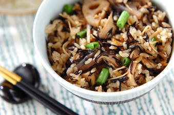 炒めヒジキの炊き込みご飯