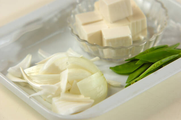 キヌサヤのみそ汁の作り方の手順1