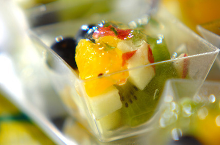 フレッシュフルーツのミントジュレがけ