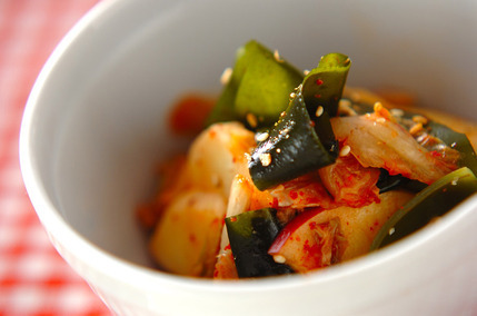 ワカメとリンゴのキムチ和え