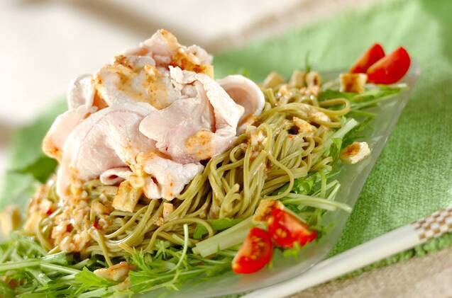 茶そばの豚シャブゴマサラダ